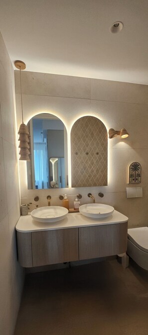 Shower, bidet, towels, soap - BEACH, COZY, PERSONAL (Tamarama)