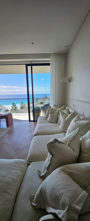 Living area - BEACH, COZY, PERSONAL (Tamarama)