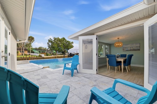 Remodeled Waterfront Home Heated Saltwater Pool & Spa With Gulf Access