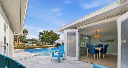 Remodeled Waterfront Home Heated Saltwater Pool & Spa With Gulf Access