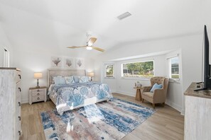 3 bedrooms, desk, iron/ironing board, travel crib - Remodeled Waterfront Home Heated Saltwater Pool & Spa With Gulf Access (New Port Richey)