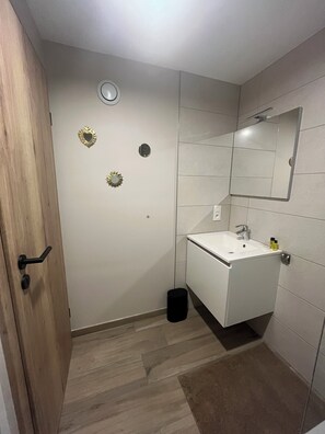Hair dryer, towels, soap, toilet paper - Horizon Bohème - Cosy lakeside studio (Vielsalm)