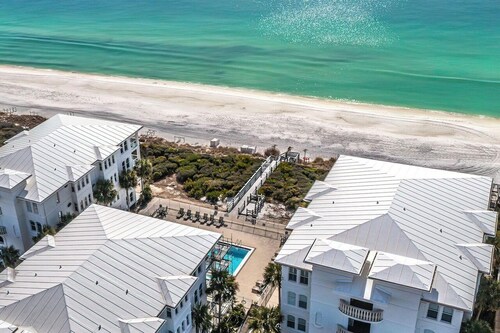 4BD/4.5BA Perfect for 1-2 Families in heart of 30a/Rosemary Bch w/HWY98 access