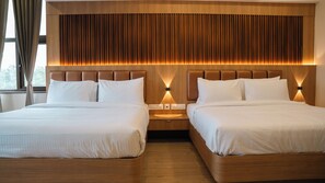 Quarto quádruplo superior | Escrivaninha, cortinas blackout, ferros/tábuas de passar roupa