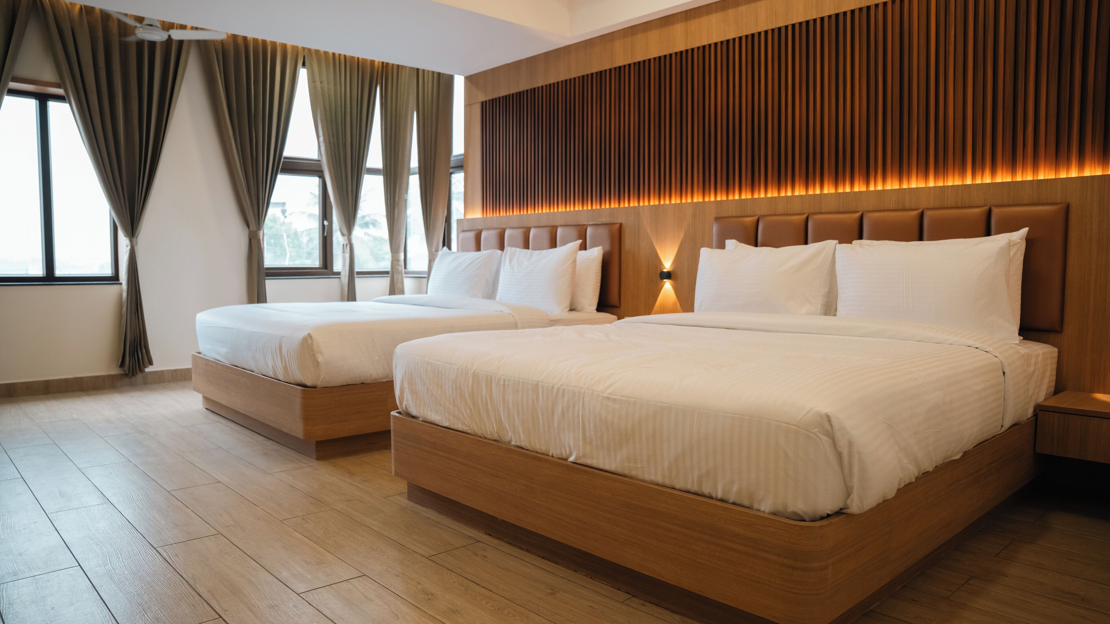 Kamar Quadruple Superior | Meja kerja, tirai kedap cahaya, setrika/meja setrika, dan Wi-Fi gratis