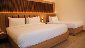 Desk, blackout curtains, iron/ironing board, free WiFi - Hotel M7 Plaza (Tiruchirappalli)
