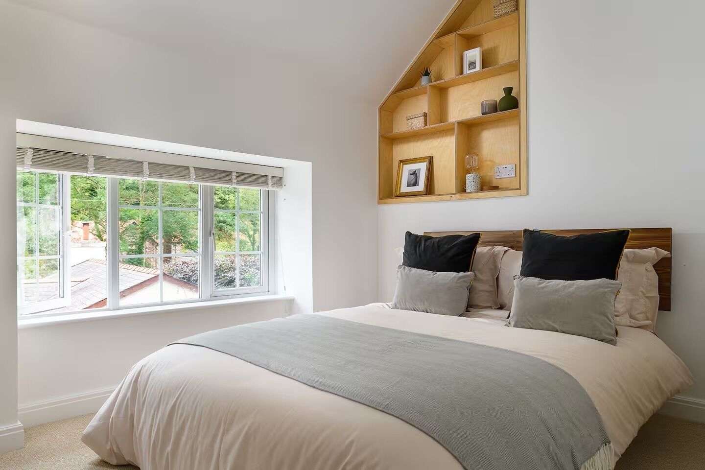 2 bedrooms, iron/ironing board, WiFi