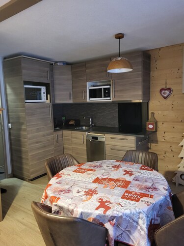 Apartment in Les Hameaux du Lay, close to the cable cars!