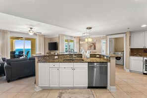 Interior - Penthouse Premium 3BR Condo - 1900+ Sq Ft - Beach Service Included (Panama City Beach)