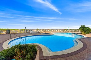 A heated pool - Penthouse Premium 3BR Condo - 1900+ Sq Ft - Beach Service Included (Panama City Beach)