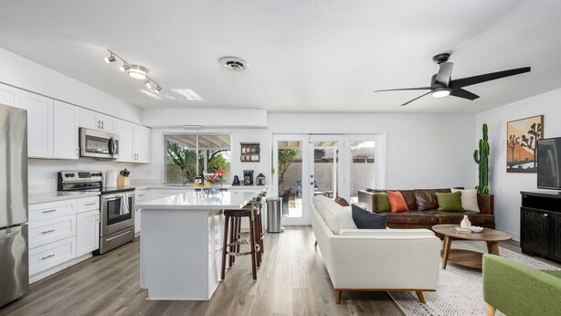 Unclassified image, 1 of 50, button - Stylish Phoenix home | Private pool | Spacious living | Family & sports-friendly | Close to Phoenix Zoo, Desert Botanical Garden, ASU, and State Farm Stadium (Phoenix)