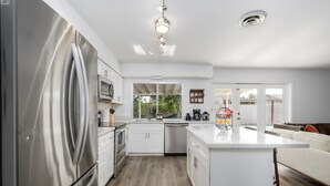 Unclassified image, 2 of 50, button - Stylish Phoenix home | Private pool | Spacious living | Family & sports-friendly | Close to Phoenix Zoo, Desert Botanical Garden, ASU, and State Farm Stadium (Phoenix)