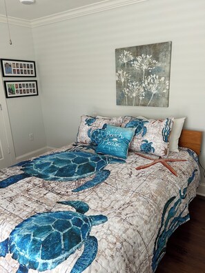Room - Charming 2-bedroom condo near Sea Palms (St. Simons Island)