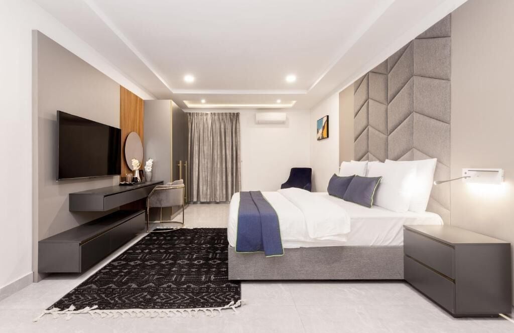 In-room safe, desk, laptop workspace, soundproofing