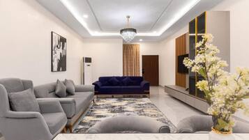 Presidential Suite, Balcony | Living area