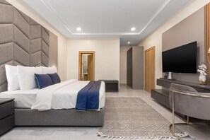 Standard Studio, Balcony, Courtyard View - Adhan Apartments (Abuja)