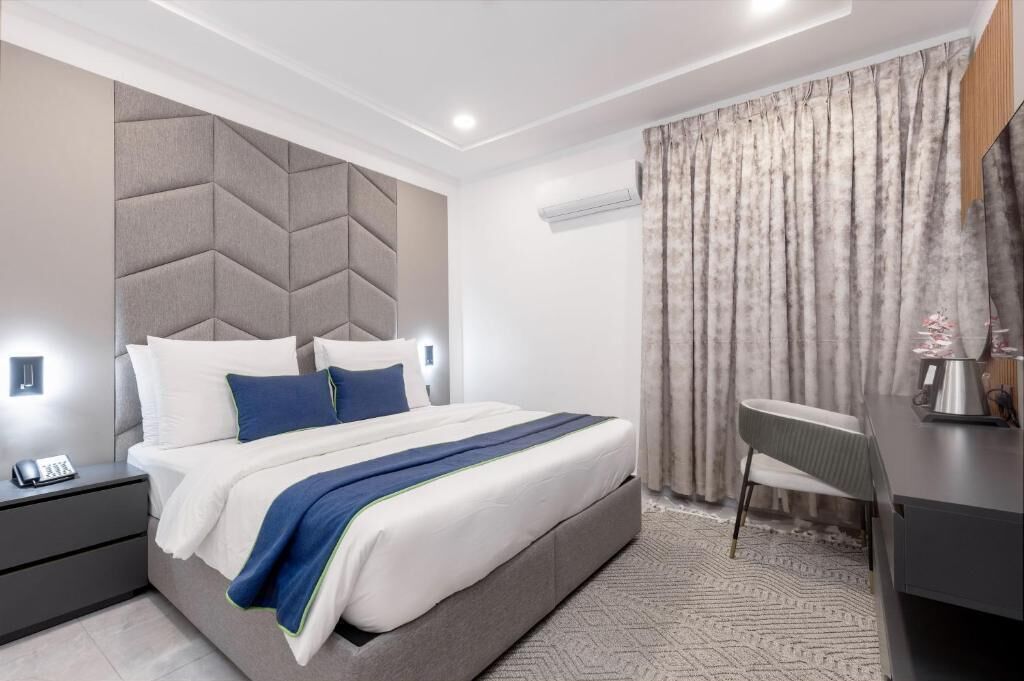 Superior Suite, Balcony, City View