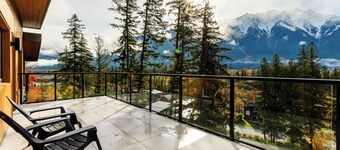 Modern Chalet with Stunning Mountain Views just 30 min from Whistler