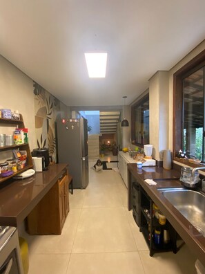 Fridge, oven, stovetop, toaster - Sobradinho das Flores: where history blossoms!! Glaura Royal Road Refuge. (Glaura)