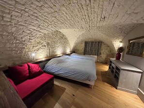 Fer et planche à repasser, accès Internet, draps fournis