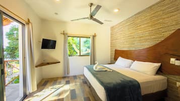 Zimmersafe, Schreibtisch, laptopgeeigneter Arbeitsplatz