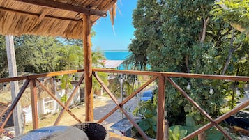 Zimmersafe, Schreibtisch, laptopgeeigneter Arbeitsplatz