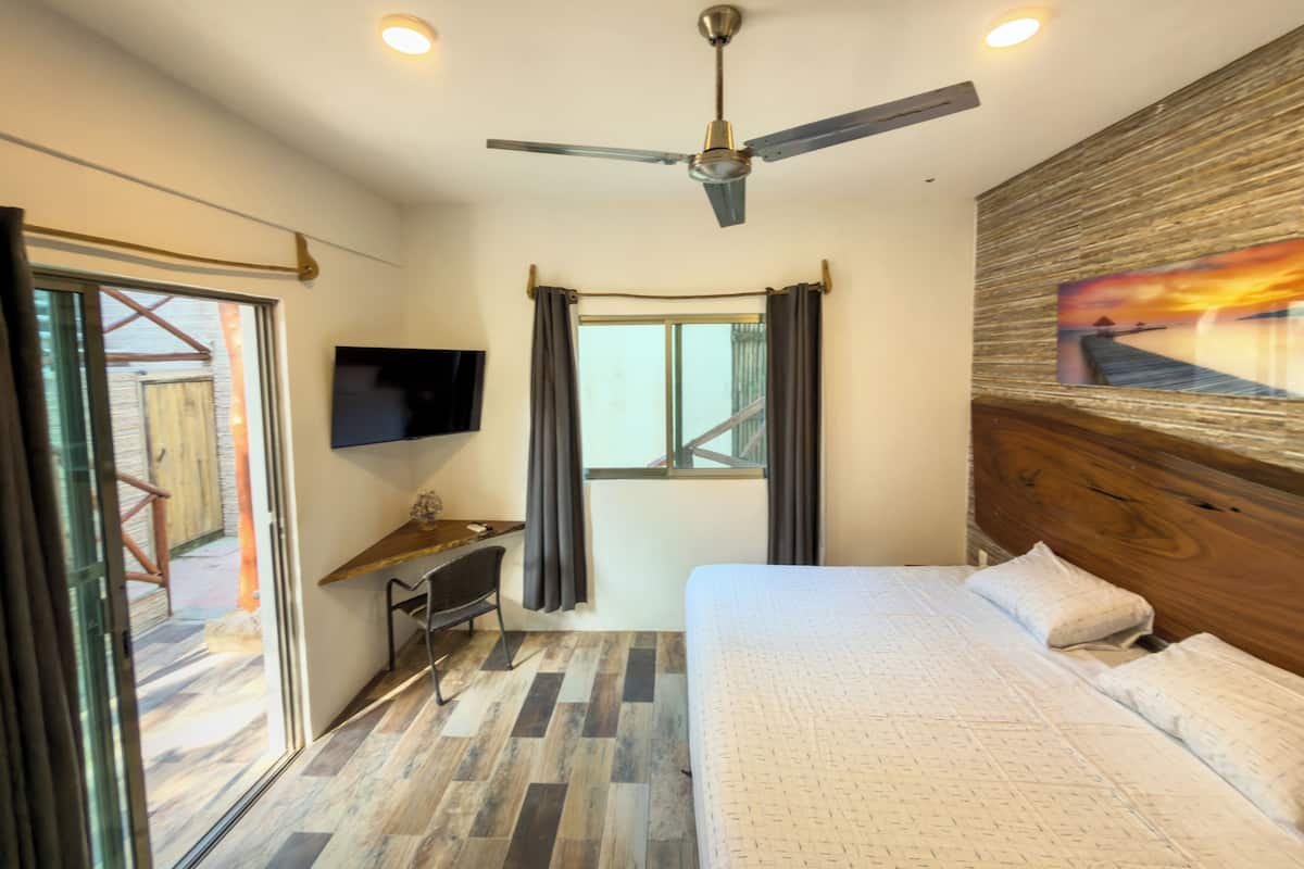 In-room safe, desk, laptop workspace, free WiFi