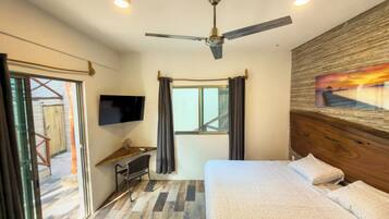 In-room safe, desk, laptop workspace, free WiFi
