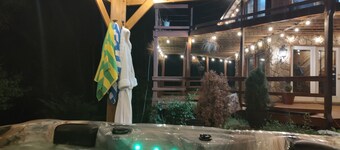 Cozy 2-bedroom in Red River Gorge area,Hot Tub, Pilots Knob Hiking Trail 2 mile