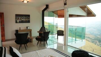 Chalé superluxo, vista para o vale | Escrivaninha, espaço de trabalho para notebook, Wi-Fi de cortesia