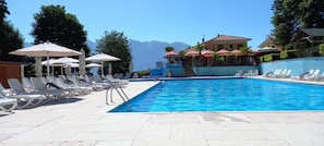Outdoor pool, a heated pool - Cozy vacation bungalow Tignale/Gardola - with a view of Lake Garda (Gardola)