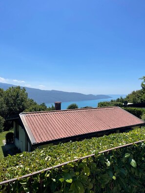 Property grounds - Cozy vacation bungalow Tignale/Gardola - with a view of Lake Garda (Gardola)