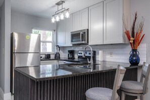 Fridge, microwave, oven, stovetop - Mickey-Themed Family Retreat near Disney (Kissimmee)