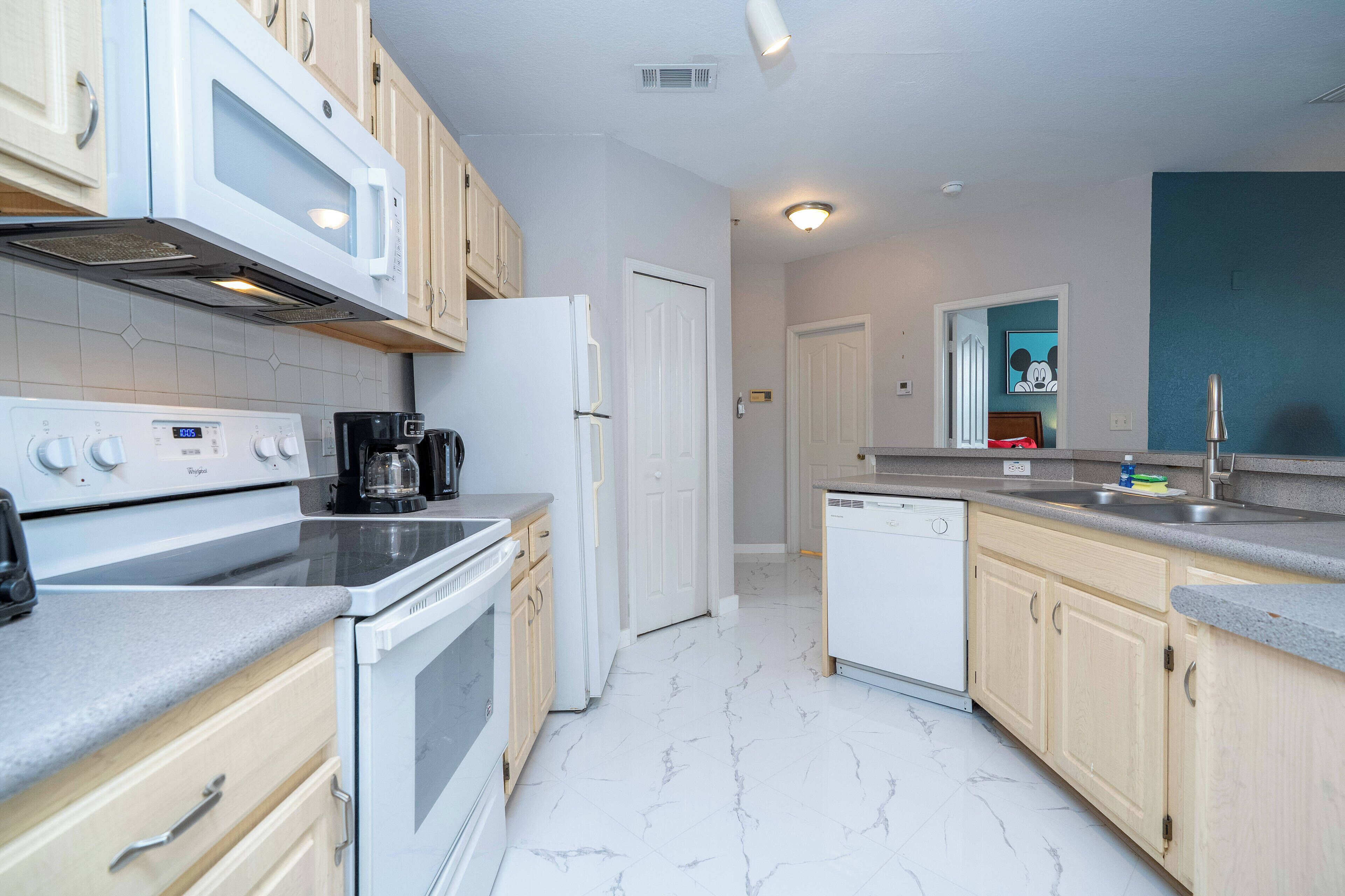 Microondas, horno, parrilla de estufa y lavavajillas 