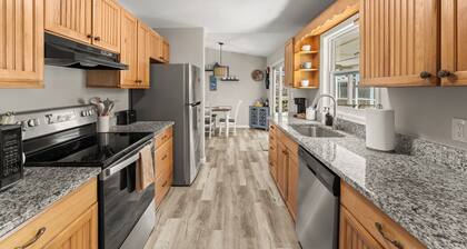 4 bedroom Tropical Getaway with discounted Pontoon Tours