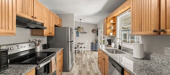 4 bedroom Tropical Getaway with discounted Pontoon Tours