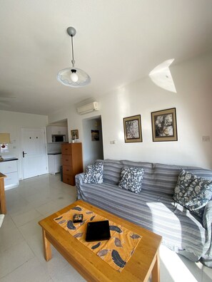 House | 1 bedroom, soundproofing - 06 KPF - Stay Vera s Apartment (Paphos)