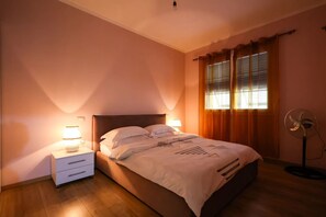 Schreibtisch, kostenloses WLAN