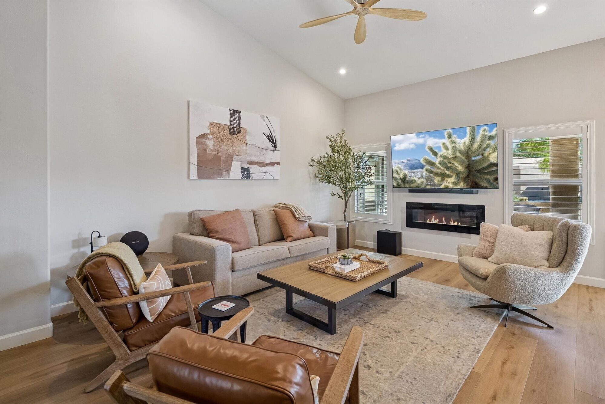 Televisie en een open haard