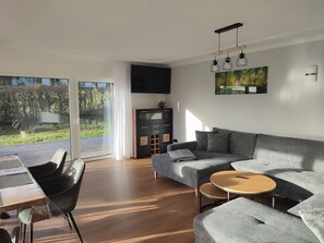 Living area - Vacation home Franzi with barbecue, garden and terrace (Grebenhain)