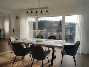 تناول الطعام