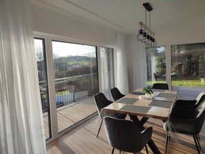 Dining - Vacation home Franzi with barbecue, garden and terrace (Grebenhain)