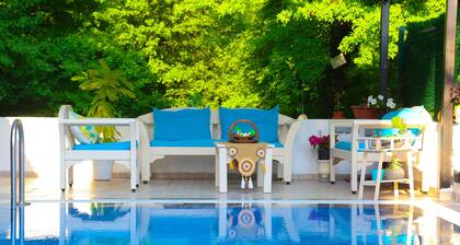 Peaceful Nature Villa âą Private Garden & Pool
Sweetgum Villa