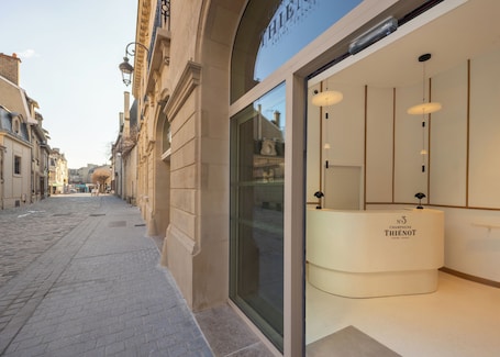 外观. 香槟蒂耶诺特的三号酒店