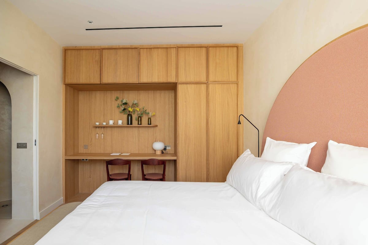 Habitació doble o amb dos llits individuals Comfort, vistes al pati | Minibar, caixa forta a l'habitació, escriptori i wifi gratuïta