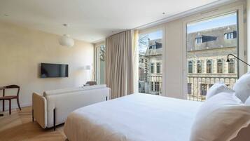 Executive Double or Twin Room, Balcony, Courtyard View | Minibar, in-room safe, desk, free WiFi