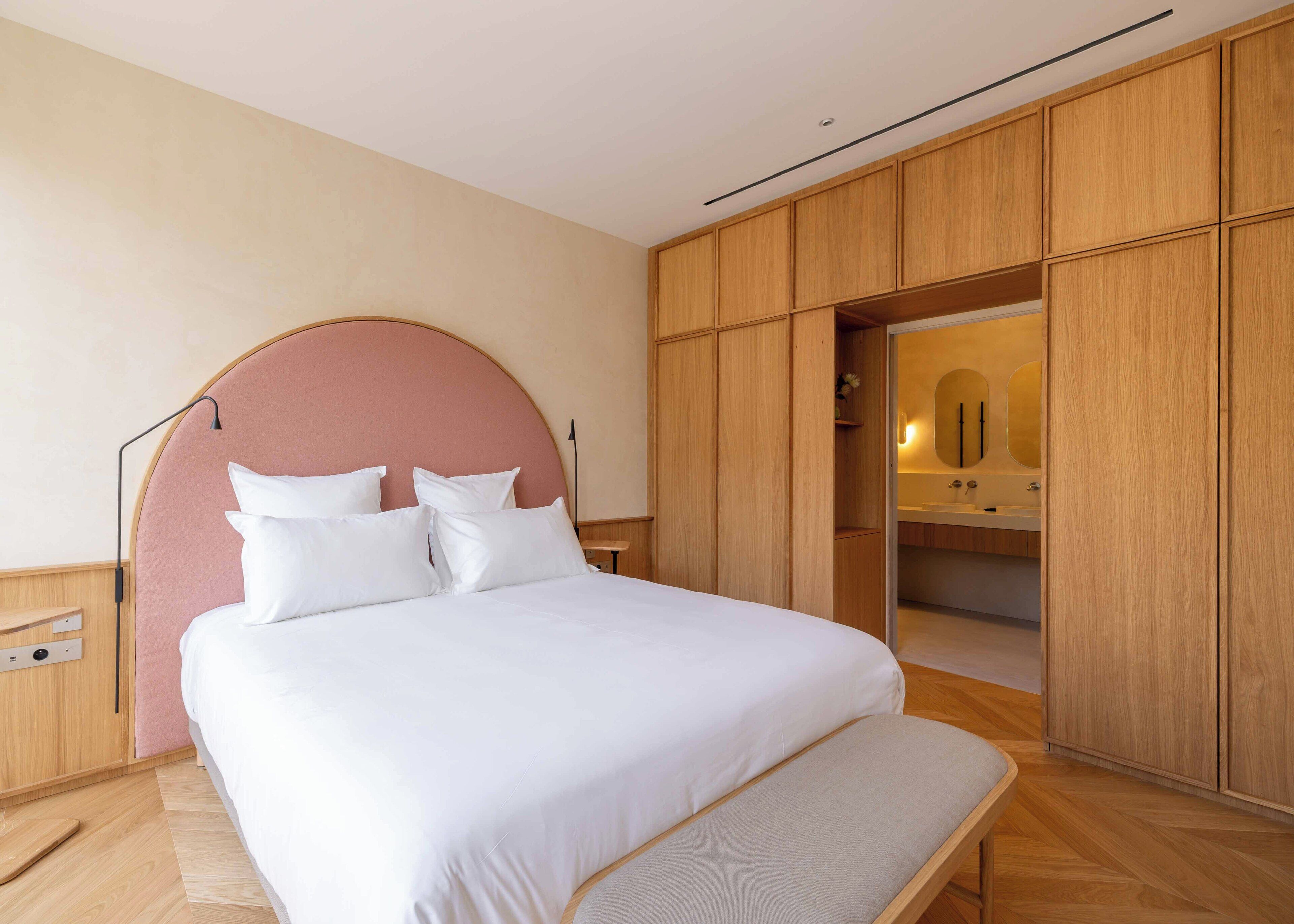 Executive Double or Twin Room, Balcony, Courtyard View | Minibar, in-room safe, desk, free WiFi