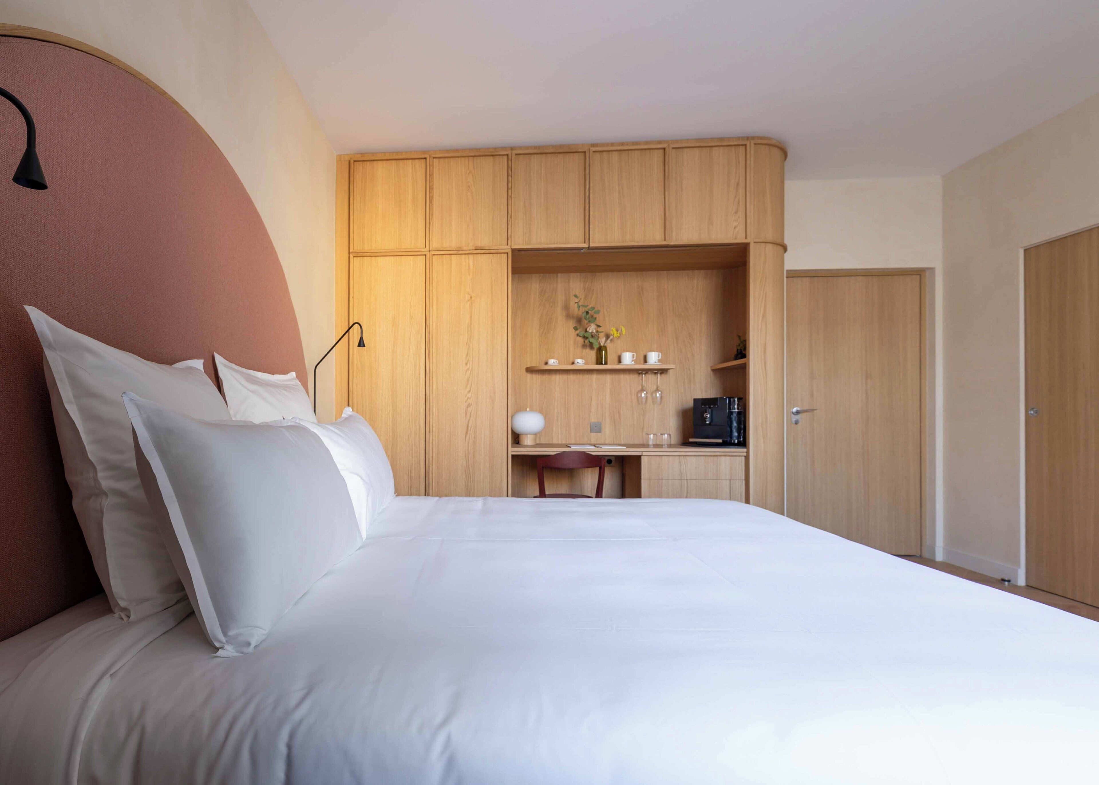 Chambre Supérieure Double ou avec lits jumeaux, vue cour intérieure | Minibar, coffres-forts dans les chambres, bureau, Wi-Fi gratuit