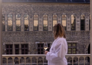 Minibar, coffres-forts dans les chambres, bureau, Wi-Fi gratuit