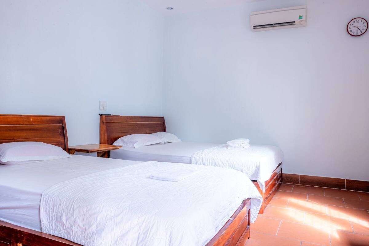 Basic Double or Twin Room, Balcony, Courtyard View | Minibar, desk